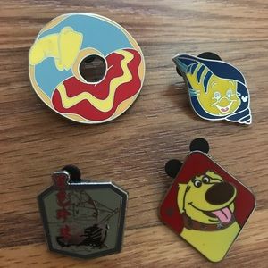 Disney pins